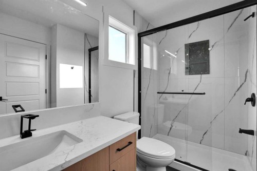 78 Saddlecrest Place Ne, Calgary, AB - Indoor Photo Showing Bathroom