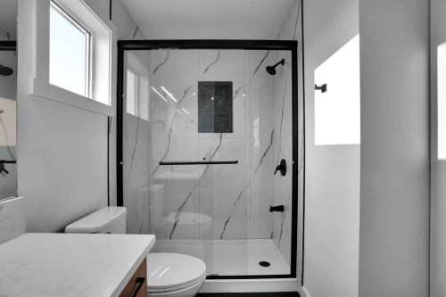 78 Saddlecrest Place Ne, Calgary, AB - Indoor Photo Showing Bathroom
