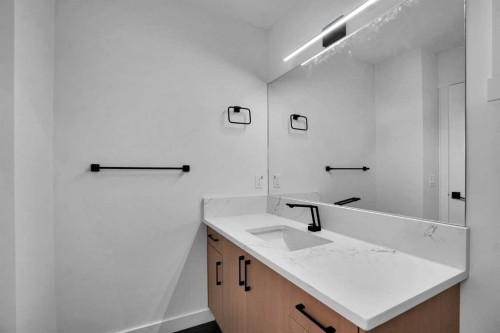 78 Saddlecrest Place Ne, Calgary, AB - Indoor Photo Showing Bathroom