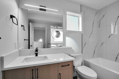 78 Saddlecrest Place Ne, Calgary, AB - Indoor Photo Showing Bathroom
