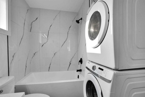 78 Saddlecrest Place Ne, Calgary, AB - Indoor Photo Showing Laundry Room