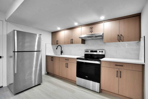 78 Saddlecrest Place Ne, Calgary, AB - Indoor Photo Showing Kitchen