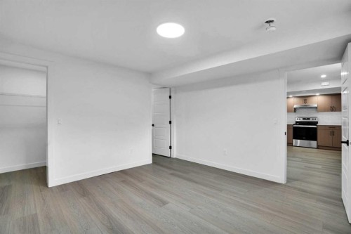 78 Saddlecrest Place Ne, Calgary, AB - Indoor Photo Showing Kitchen