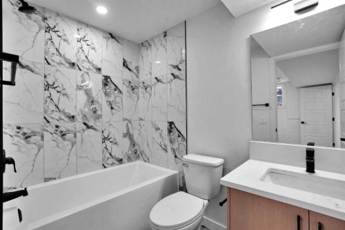 78 Saddlecrest Place Ne, Calgary, AB - Indoor Photo Showing Bathroom