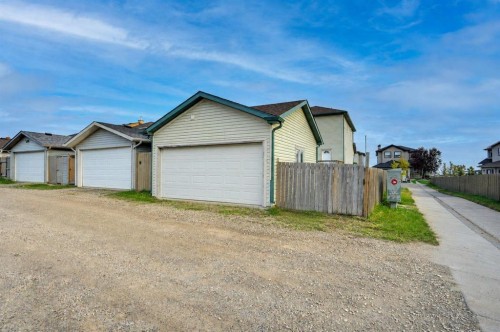 78 Saddlecrest Place Ne, Calgary, AB - Outdoor