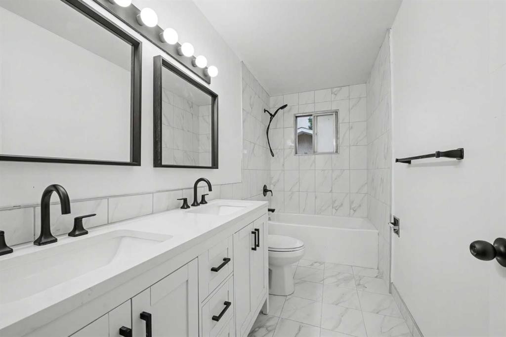 711 118 Avenue Sw, Calgary, AB - Indoor Photo Showing Bathroom