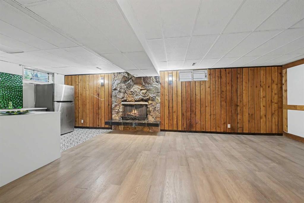 711 118 Avenue Sw, Calgary, AB - Indoor With Fireplace
