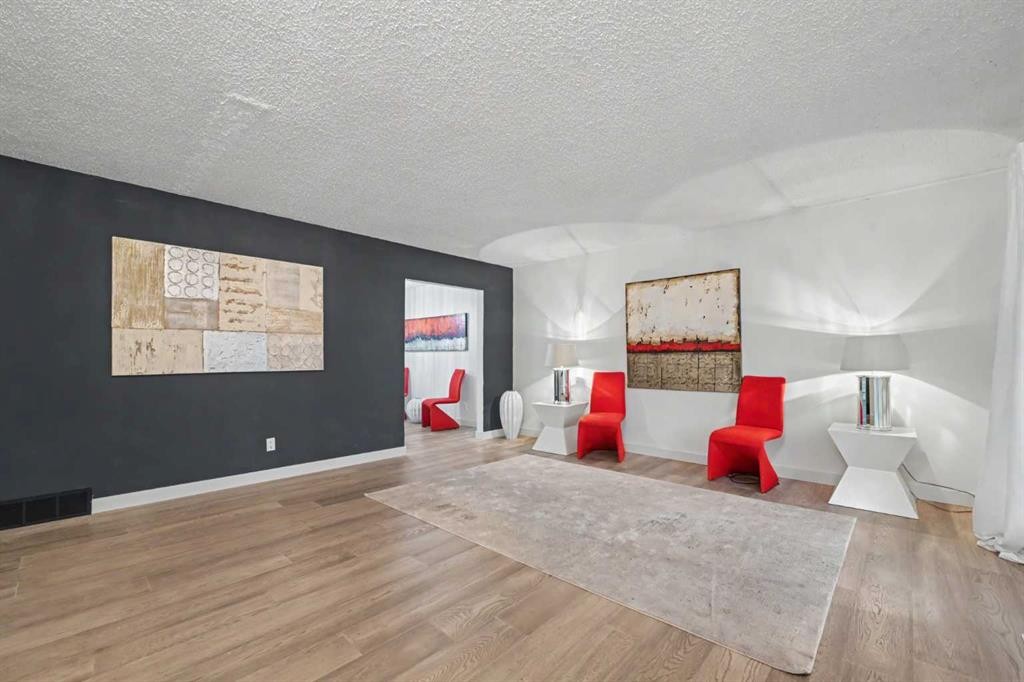 711 118 Avenue Sw, Calgary, AB - Indoor Photo Showing Other Room
