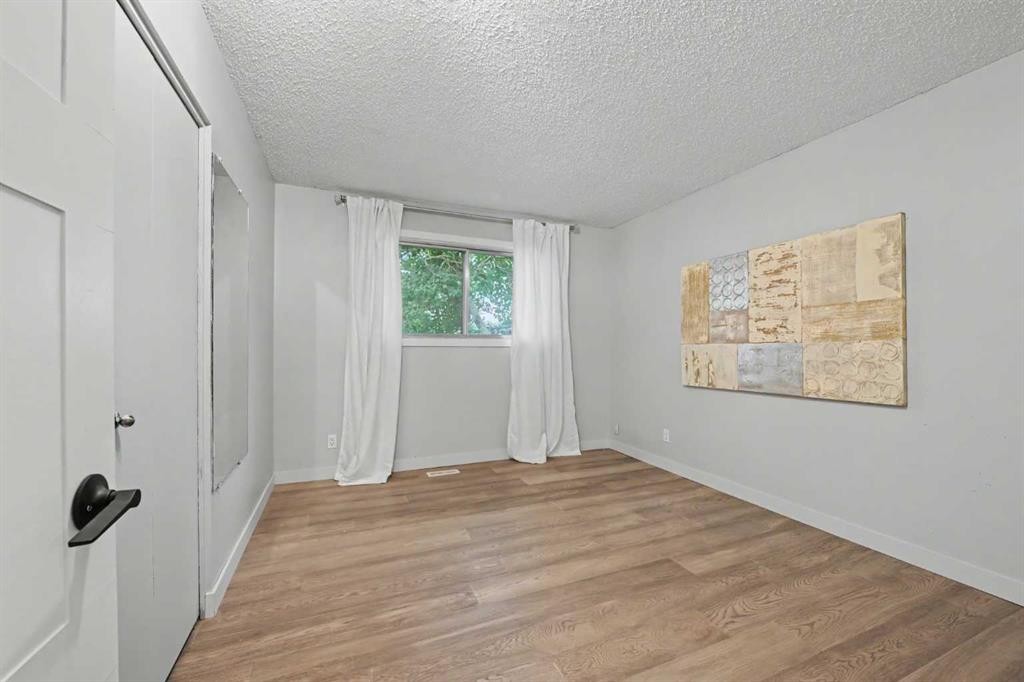 711 118 Avenue Sw, Calgary, AB - Indoor Photo Showing Other Room