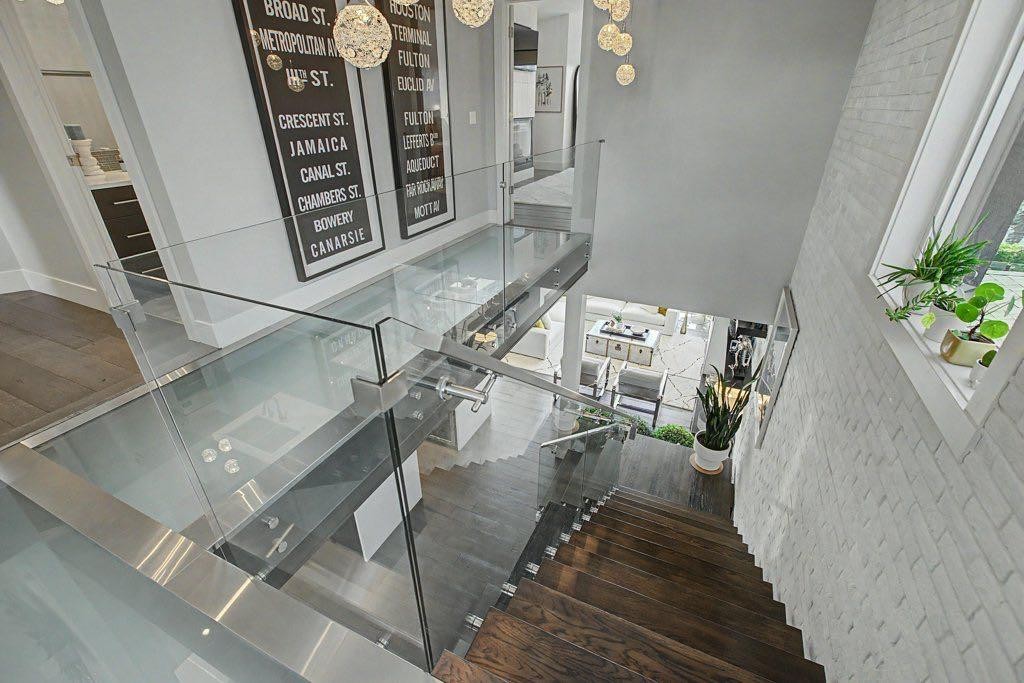 1355 Colgrove Avenue Ne, Calgary, AB - Indoor Photo Showing Other Room