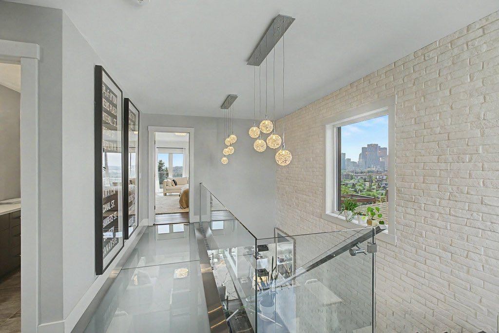 1355 Colgrove Avenue Ne, Calgary, AB - Indoor Photo Showing Other Room