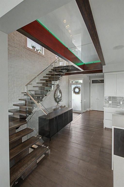 1355 Colgrove Avenue Ne, Calgary, AB - Indoor Photo Showing Other Room