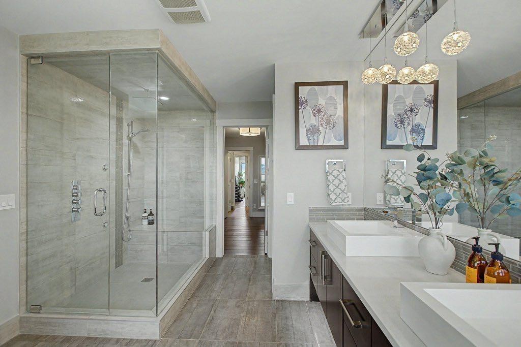 1355 Colgrove Avenue Ne, Calgary, AB - Indoor Photo Showing Bathroom