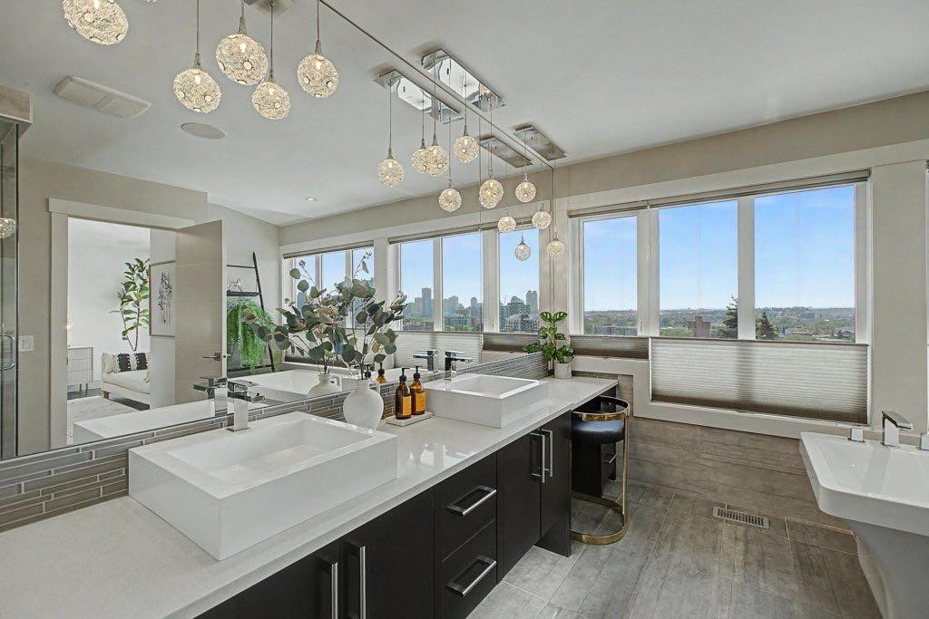 1355 Colgrove Avenue Ne, Calgary, AB - Indoor Photo Showing Other Room