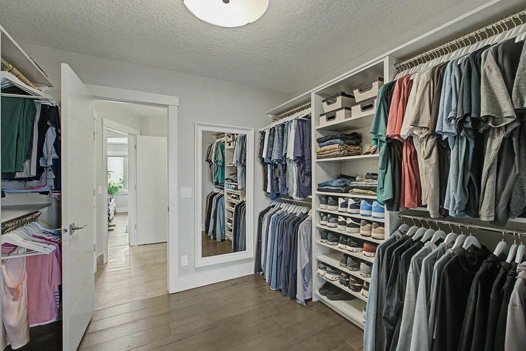 1355 Colgrove Avenue Ne, Calgary, AB - Indoor With Storage