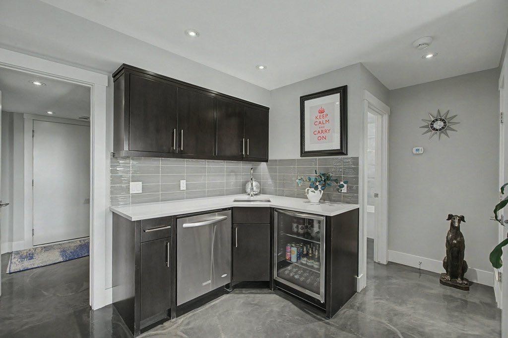 1355 Colgrove Avenue Ne, Calgary, AB - Indoor Photo Showing Kitchen
