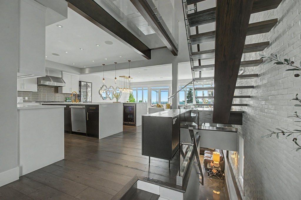 1355 Colgrove Avenue Ne, Calgary, AB - Indoor Photo Showing Kitchen