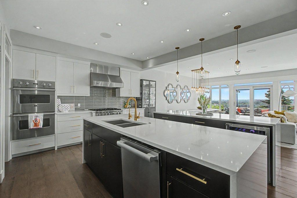 1355 Colgrove Avenue Ne, Calgary, AB - Indoor Photo Showing Kitchen With Double Sink With Upgraded Kitchen