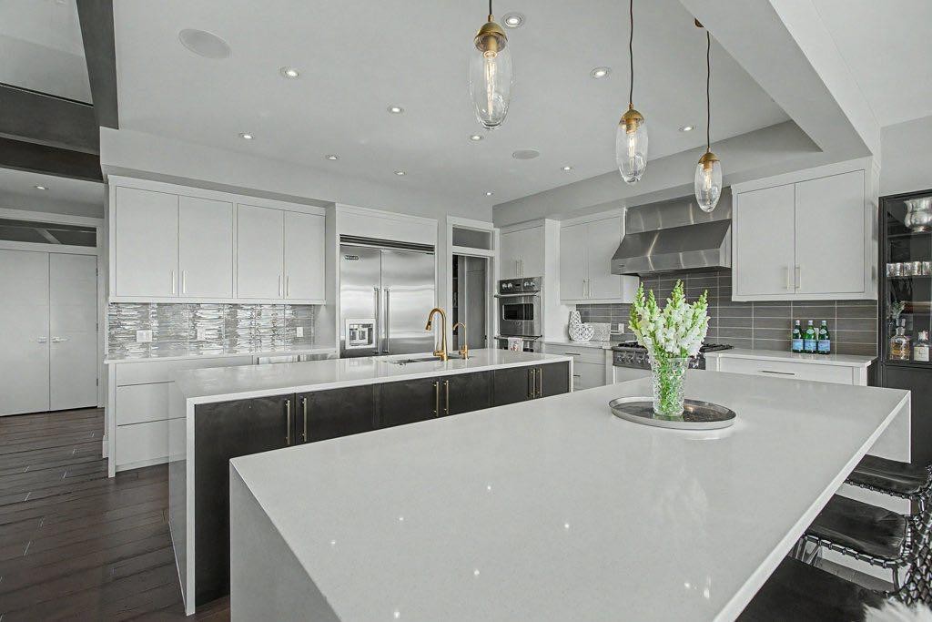 1355 Colgrove Avenue Ne, Calgary, AB - Indoor Photo Showing Other Room