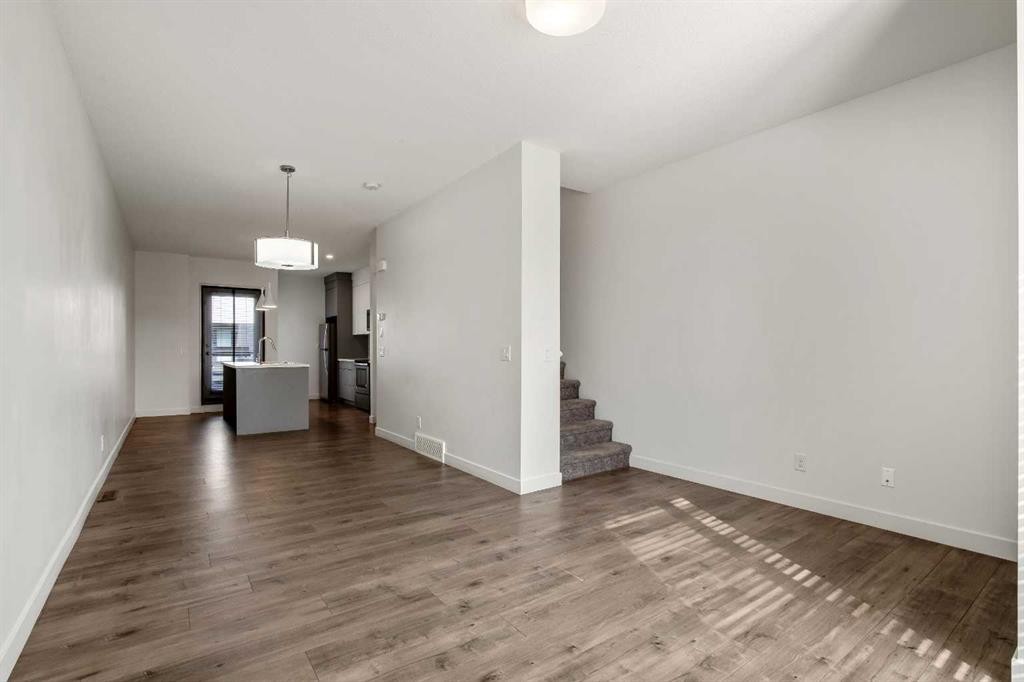 3529 69 Street Nw, Calgary, AB - Indoor Photo Showing Other Room