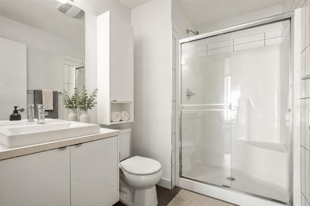 3529 69 Street Nw, Calgary, AB - Indoor Photo Showing Bathroom