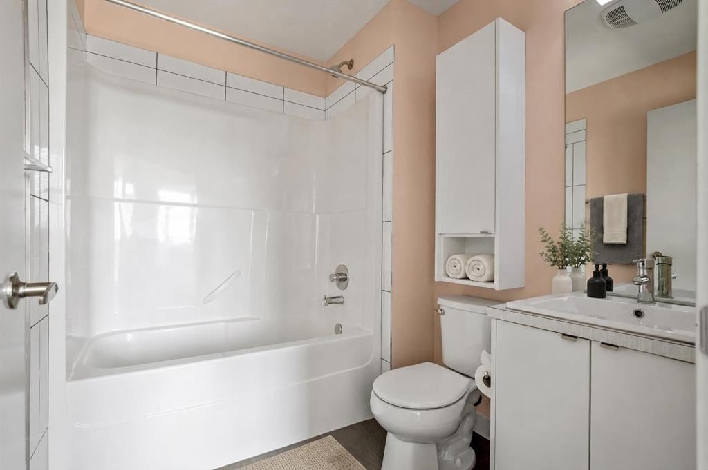 3529 69 Street Nw, Calgary, AB - Indoor Photo Showing Bathroom