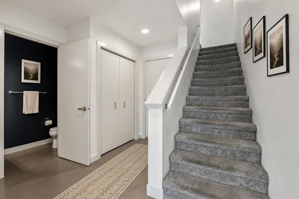 3529 69 Street Nw, Calgary, AB - Indoor Photo Showing Other Room
