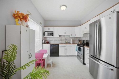 47 Bridlewood View Sw, Calgary, AB - Indoor Photo Showing Kitchen