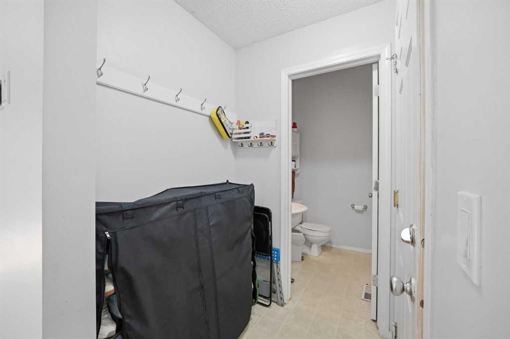 47 Bridlewood View Sw, Calgary, AB - Indoor