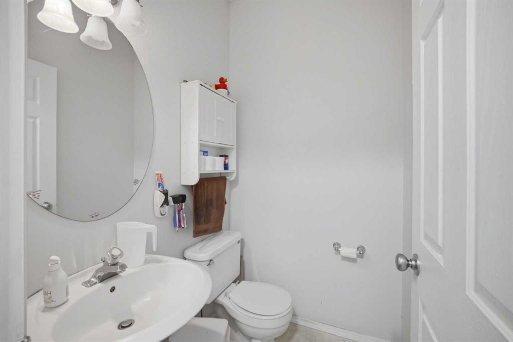 47 Bridlewood View Sw, Calgary, AB - Indoor Photo Showing Bathroom