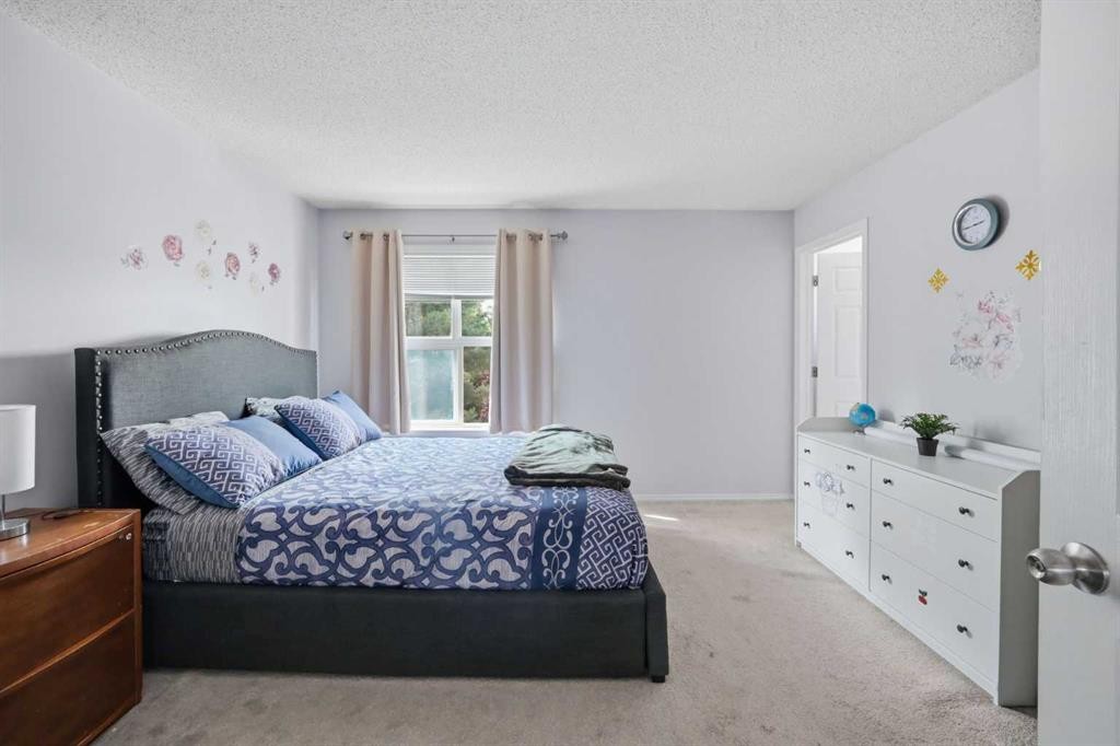47 Bridlewood View Sw, Calgary, AB - Indoor Photo Showing Bedroom