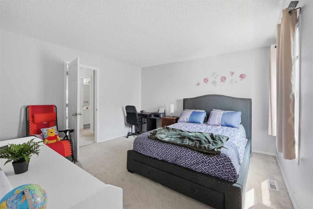 47 Bridlewood View Sw, Calgary, AB - Indoor Photo Showing Bedroom