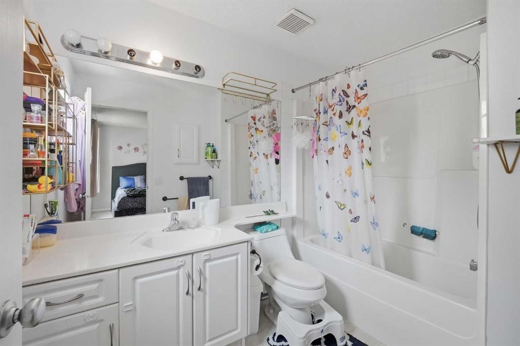 47 Bridlewood View Sw, Calgary, AB - Indoor Photo Showing Bathroom