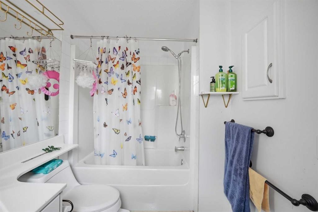 47 Bridlewood View Sw, Calgary, AB - Indoor Photo Showing Bathroom