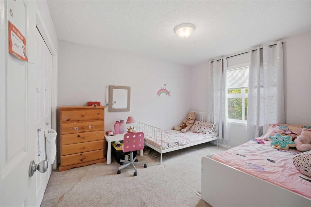 47 Bridlewood View Sw, Calgary, AB - Indoor Photo Showing Bedroom