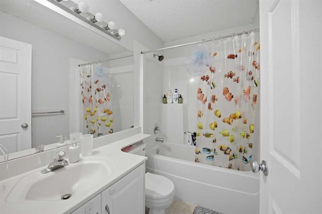 47 Bridlewood View Sw, Calgary, AB - Indoor Photo Showing Bathroom