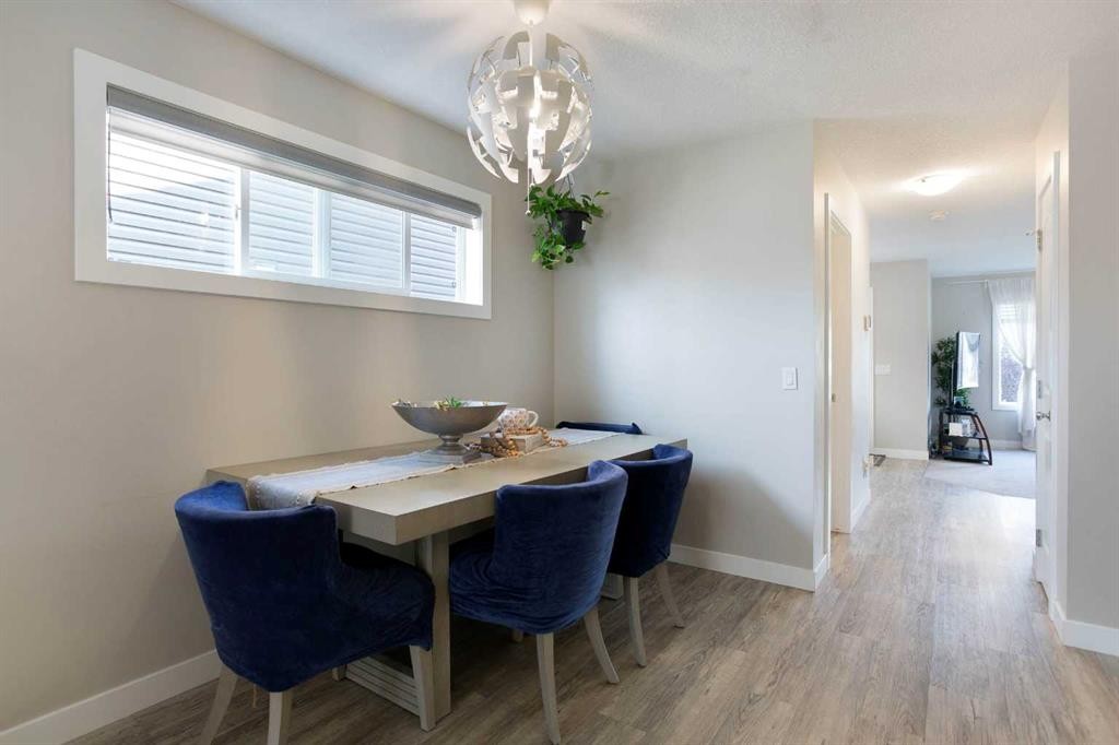 7 Emberside Hollow, Cochrane, AB - Indoor Photo Showing Dining Room