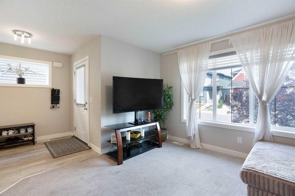 7 Emberside Hollow, Cochrane, AB - Indoor
