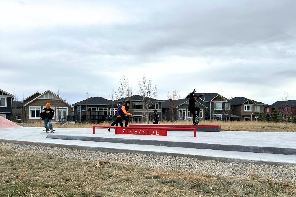 7 Emberside Hollow, Cochrane, AB - Outdoor