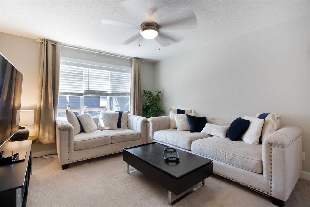 7 Emberside Hollow, Cochrane, AB - Indoor Photo Showing Living Room