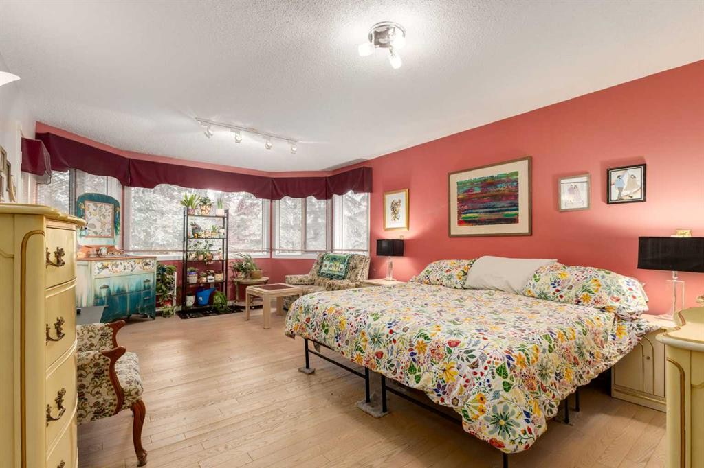 660 Coach Grove Road Sw, Calgary, AB - Indoor Photo Showing Bedroom