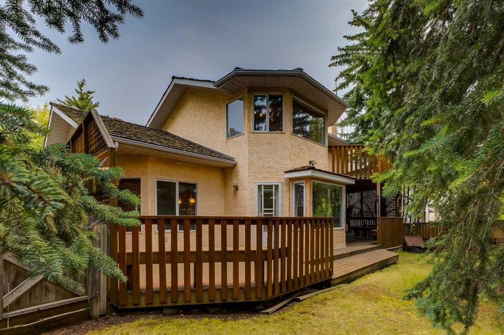 660 Coach Grove Road Sw, Calgary, AB - Outdoor