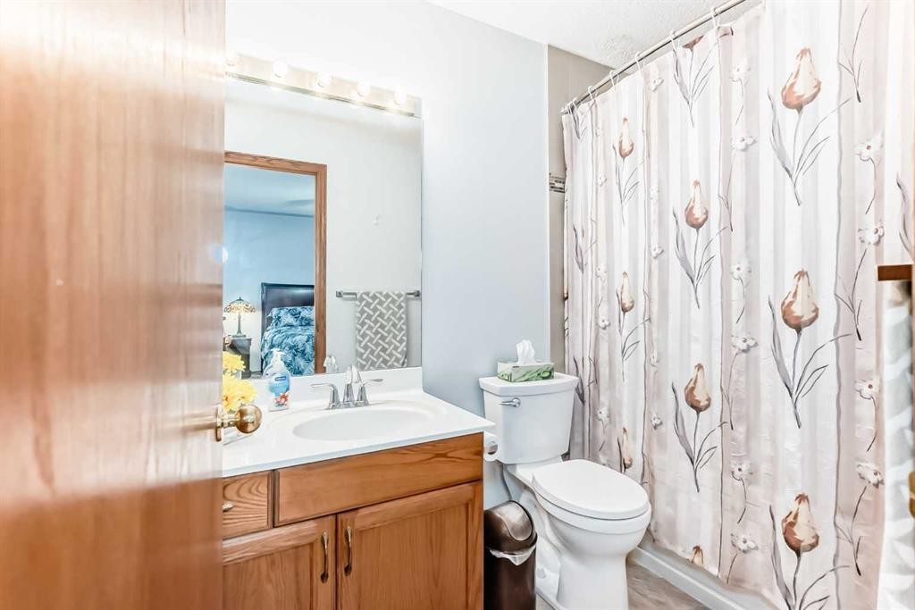 68 Harvest Oak Way Ne, Calgary, AB - Indoor Photo Showing Bathroom