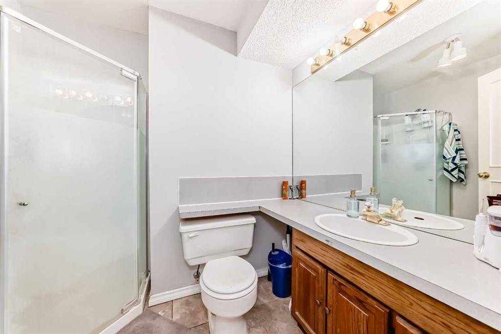 68 Harvest Oak Way Ne, Calgary, AB - Indoor Photo Showing Bathroom