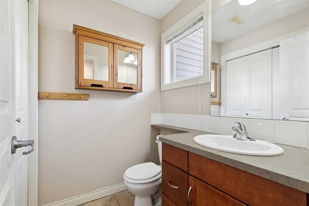 14-169 Rockyledge View Nw, Calgary, AB - Indoor Photo Showing Bathroom