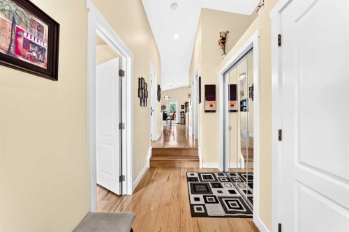 50 Somerside Manor Sw, Calgary, AB - Indoor Photo Showing Other Room