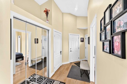 50 Somerside Manor Sw, Calgary, AB - Indoor Photo Showing Other Room