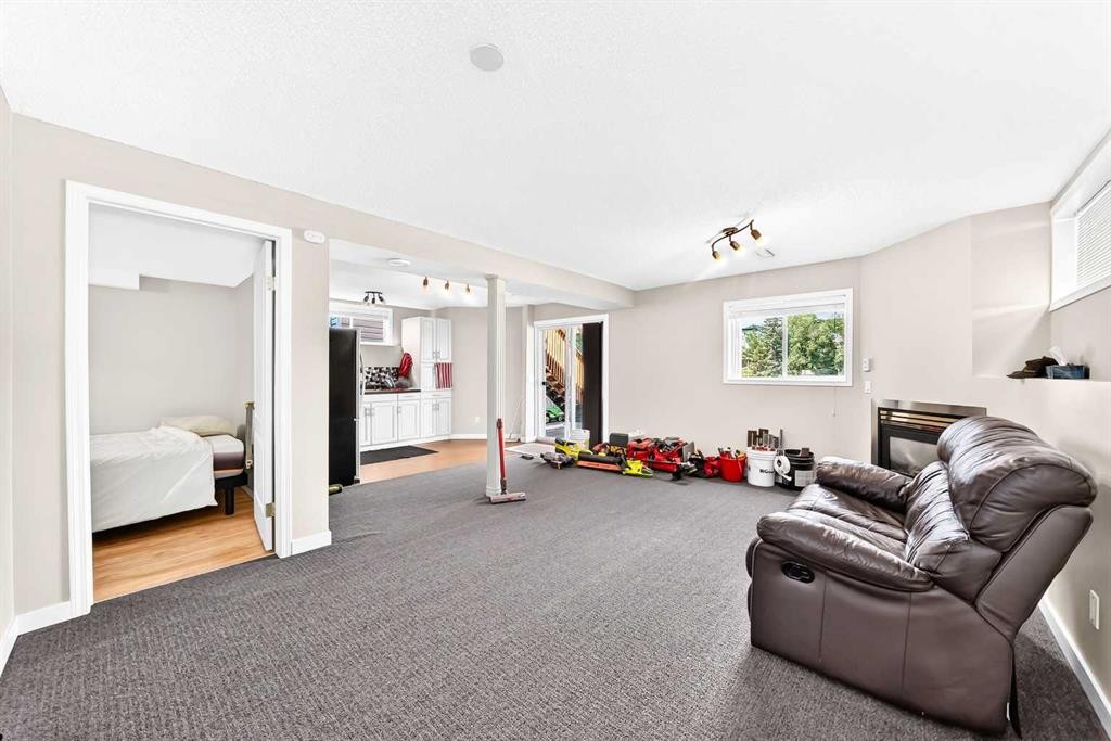 50 Somerside Manor Sw, Calgary, AB - Indoor