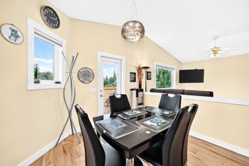 50 Somerside Manor Sw, Calgary, AB - Indoor Photo Showing Dining Room