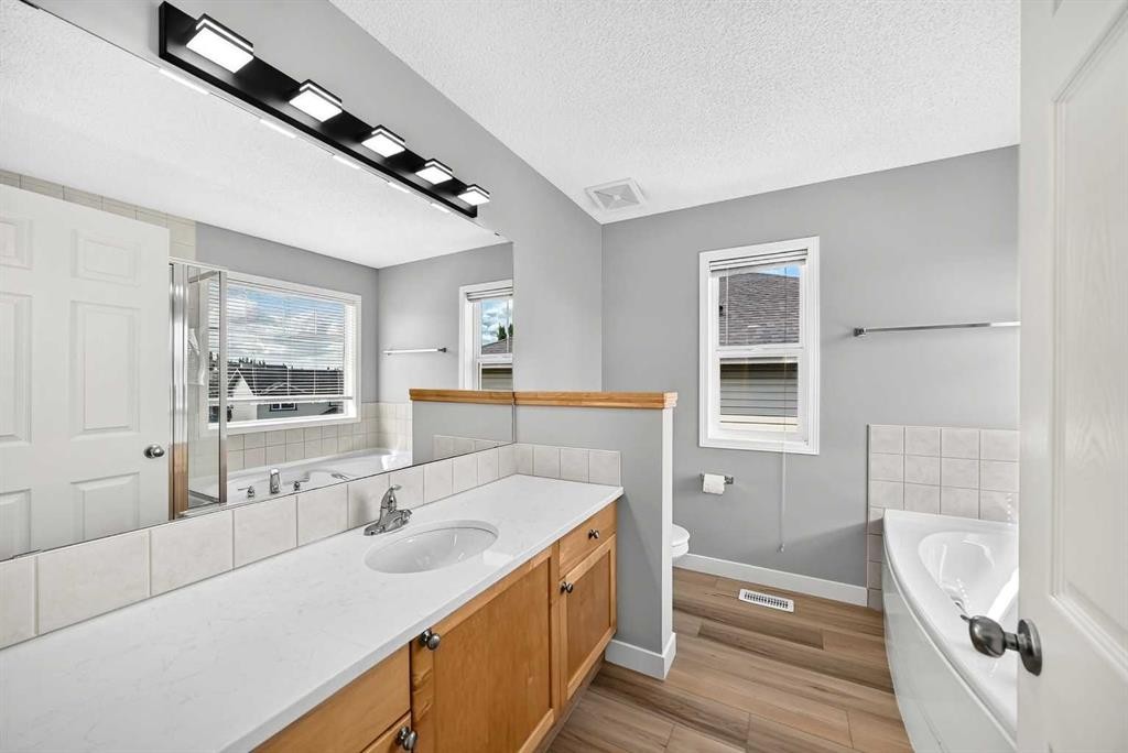 94 Panamount Rise Nw, Calgary, AB - Indoor Photo Showing Bathroom